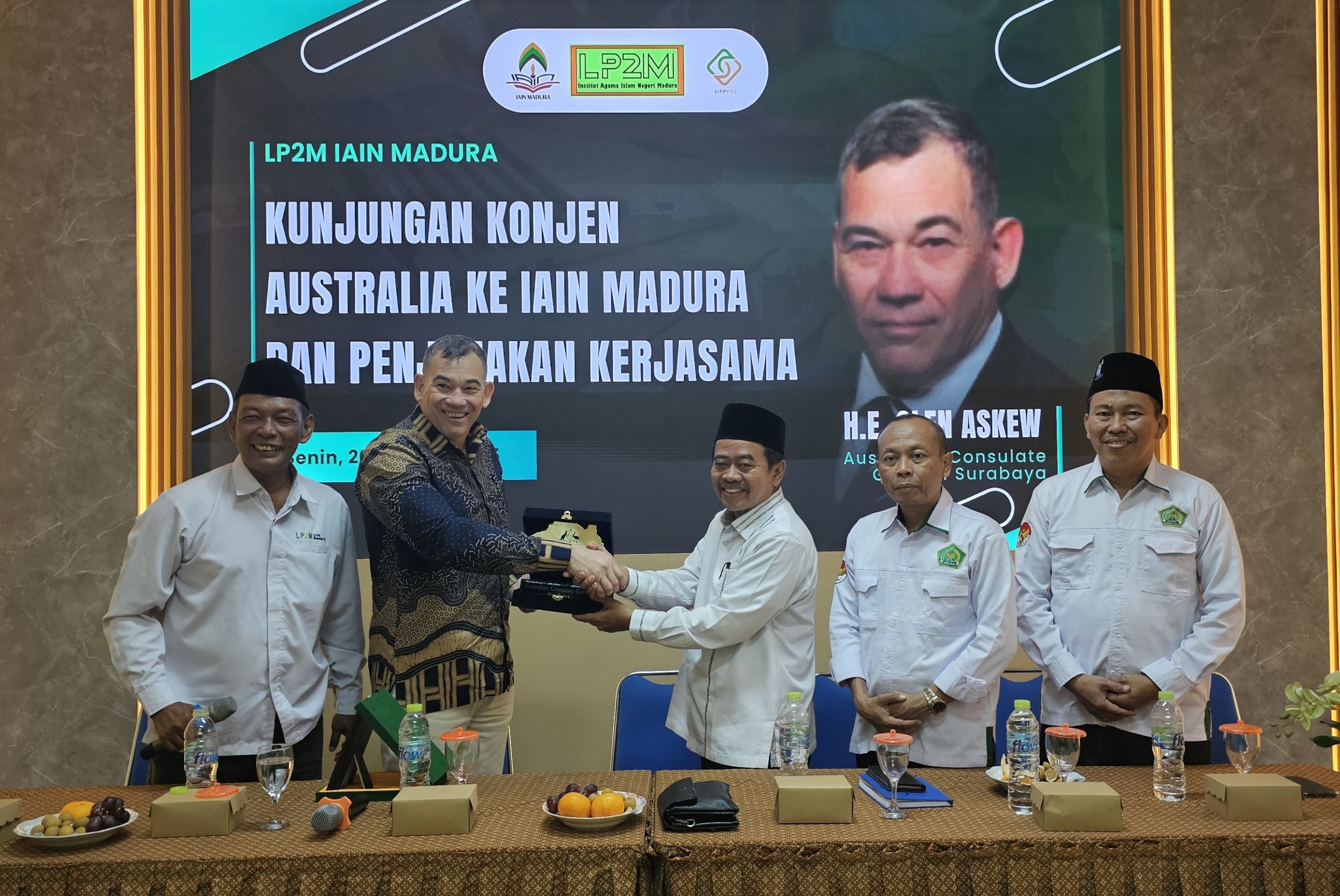 H.E. Glen Askew  Konjen Australia Komitmen Kerjasama dalam bidang Penelitian dan Pengabdian Kepada Masyarakat